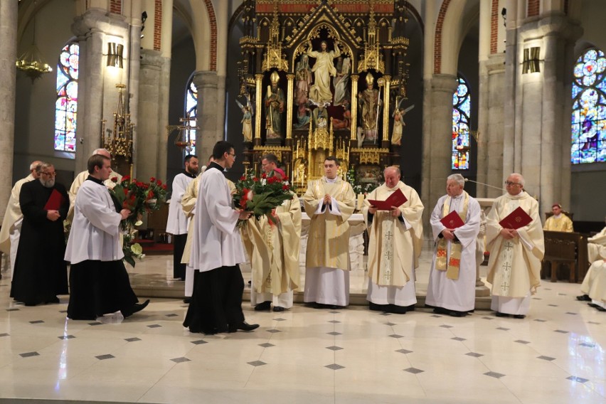 Natomiast ks. Wiesława Durę w parafii św. Franciszka...