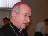 Biskup Andrzej F. Dziuba, ordynariusz diecezji łowickiej zakaził się koronawirusem wywołującym chorobę COVID-19