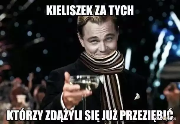 Relacje damsko-męskie już od wielu lat są przedmiotem kabaretowych skeczów, żartów i... MEMÓW. Dzień Mężczyzny jest znacznie mniej popularny niż Dzień Kobiet, a można wręcz stwierdzić, że wiele osób nie ma pojęcia o istnieniu takiego święta. Oczywiście ta sytuacja staje się jednym z przedmiotów MEMÓW tworzonych przez internautów. Jak mężczyźni są widziani przez twórców MEMÓW? Czy rzeczywiście, katar u mężczyzny to ciężka choroba? Zobaczcie najlepsze MEMY o mężczyznach!