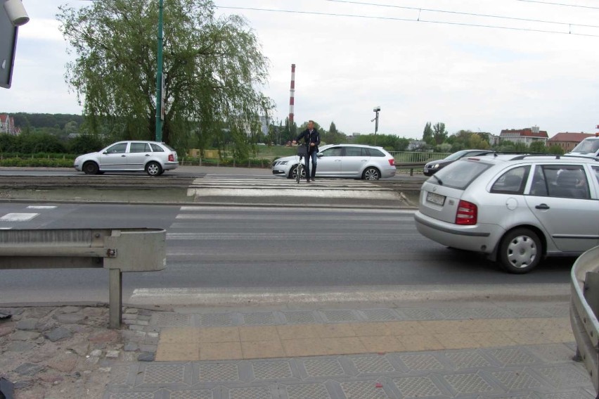 Zdaniem policji miejsce to jest szczególnie nieprzyjazne dla...