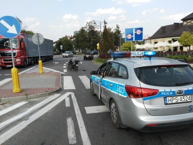 Wypadek motocyklisty na rynku w Połańcu. Policja sprawdza