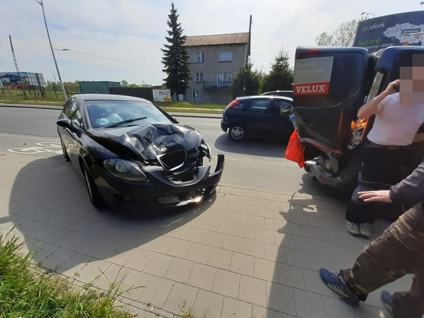 Wypadek trzech samochodów na Swojczyckiej. Duże korki