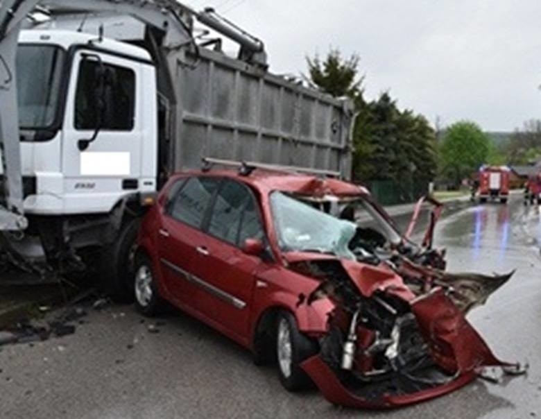 Tragiczny wypadek na drodze w Gołczy. Zderzenie ciężarówki z...
