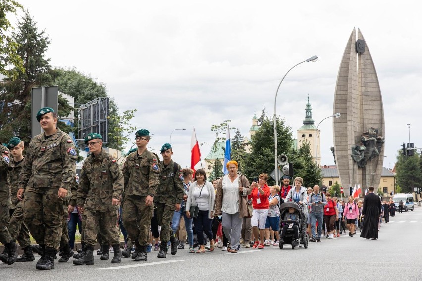 Piesza Pielgrzymka z Rzeszowa na Jasną Górę wyruszyła z...