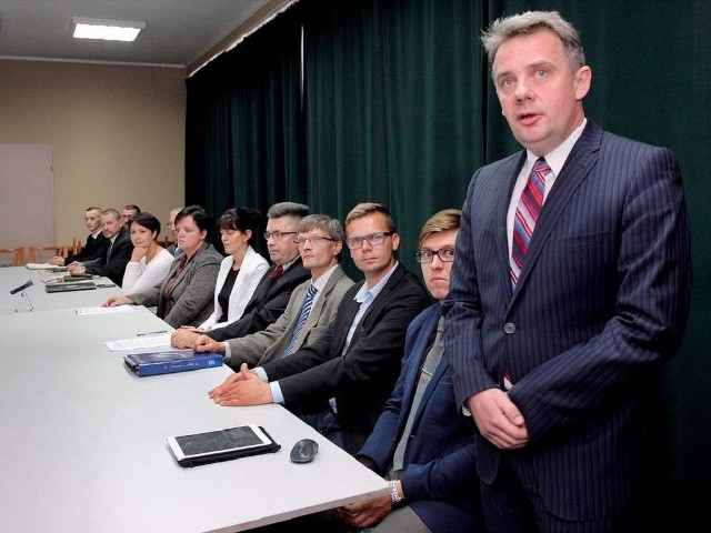 Podczas wtorkowej konferencji Dariusz Woźniak przedstawił kandydatów  na radnych
