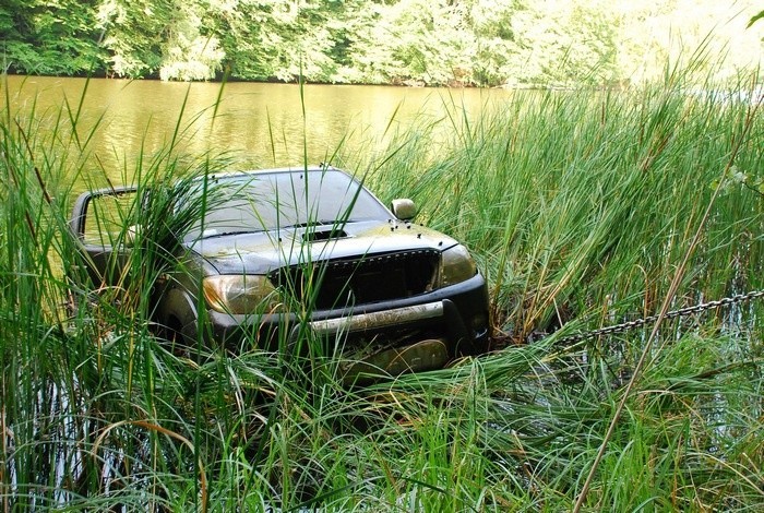 Toyota jest wyławiana z jeziora