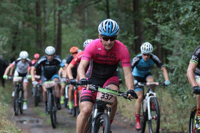 W niedzielę, 2 września, w skansenie w Zielonej Górze Ochli odbył się 9. wyścig z cyklu Grand Prix Kaczmarek Electric MTB. Uczestnicy ścigali się na czterech dystansach. Na mecie czekały na nich medale i nagrody dla najlepszych. Zobacz wideo: Nagroda dla Filipa Prokopyszyna, kolarza Trasy Zielona Góra