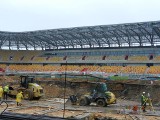 Budują stadion. Szukają spawaczy i monterów