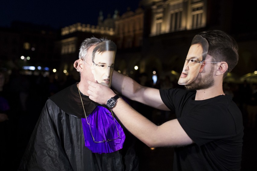 "Bierność to przyzwolenie". Kolejny protest KOD w Krakowie [ZDJĘCIA, WIDEO]