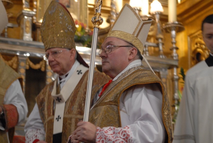 Kraków ma nowego biskupa. Ks. Janusz Mastalski przyjął sakrę biskupią [ZDJĘCIA]                            