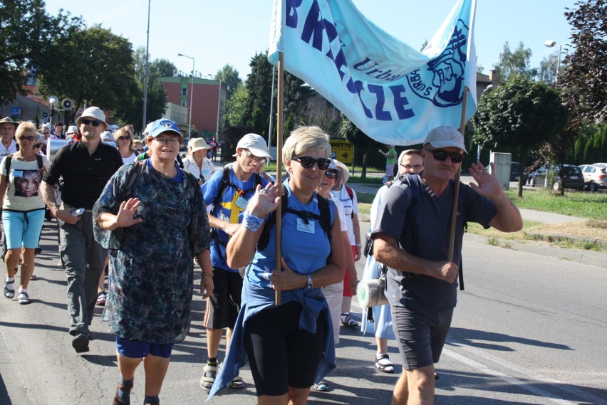 Oświęcimscy pątnicy w pięciu grupach z dekanatów:...