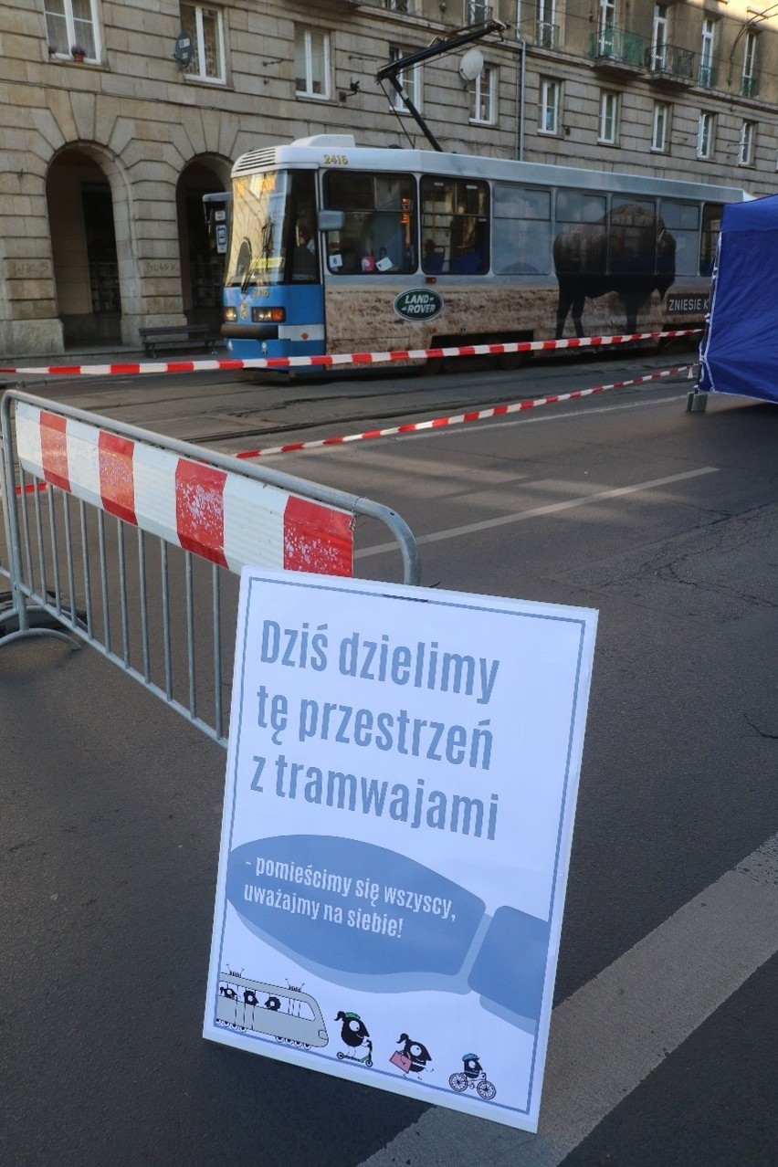 Utrudnienia w dzień bez samochodu. Przejazd rowerzystów przez Wrocław (TRASA)