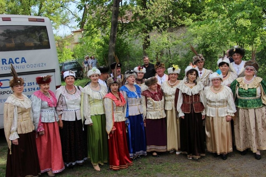 Święto Konstytucji 3 Maja w Bliżynie. 67 par zatańczyło poloneza [ZDJĘCIA]  