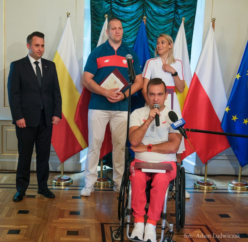 Władze Białegostoku pożegnały białostockich olimpijczyków życząc im olimpijskiego podium