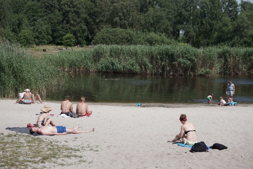 Łodzianie na kąpieliskach: Fala, Arturówek, Uroczysko Lublinek. Na plażach w niedzielę wypoczywały tam tłumy łodzian! Zobacz zdjęcia