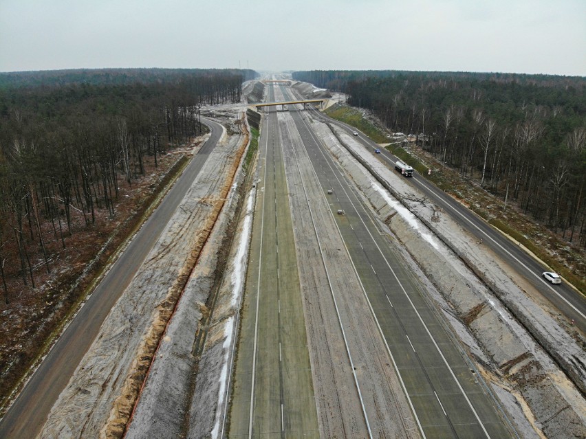 Budowa S17. Dojedziemy ekspresówką do Garwolina w połowie 2019 r. (ZDJĘCIA i WIDEO Z DRONA)