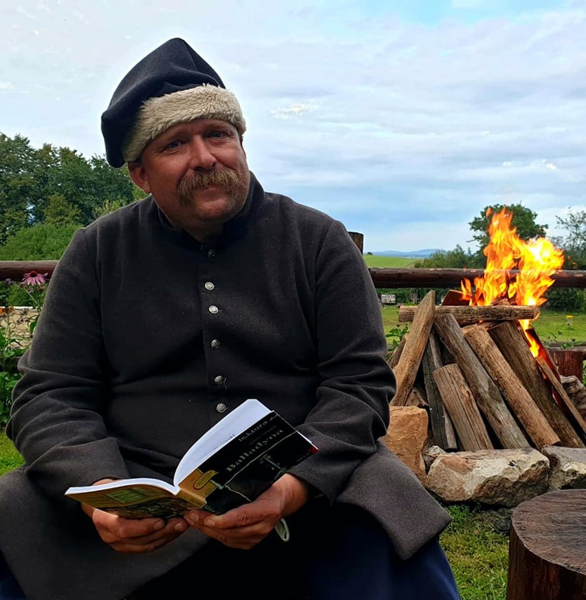 Narodowe czytanie "Balladyny" w Ostoi Dworskiej w Leśnicy.