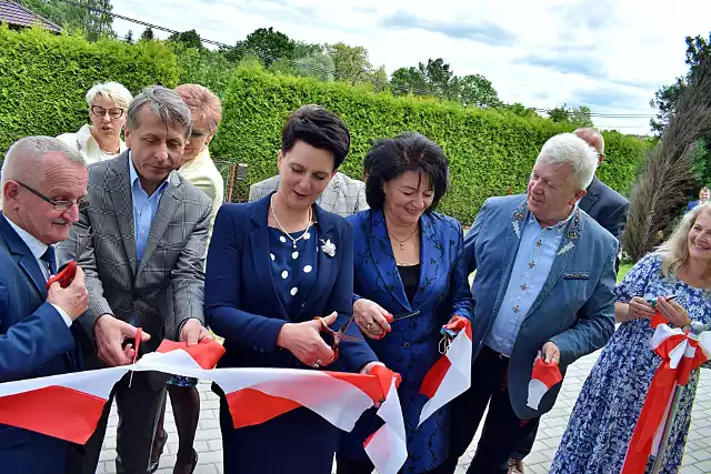Zakończyła się rozbudowa placówek szkolnych i przedszkolnych w Libuszy, Racławicach, Rożnowicach i Strzeszynie.