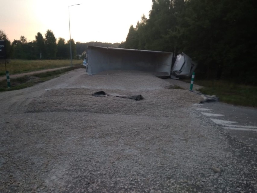 Wypadek w Skórnicach. Krajowa trasa numer 42 całkowicie zablokowana
