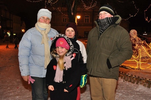 Rodzina Berlińskich w komplecie. Wsparli wolontariuszy i bawili się na deptaku do wieczora.