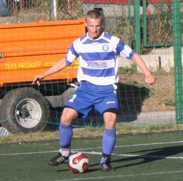 Szydłowianka wygrała w Zwoleniu bardzo ważny mecz. Dawid Szyszka w drugiej linii pełnił ważną rolę w zespole.