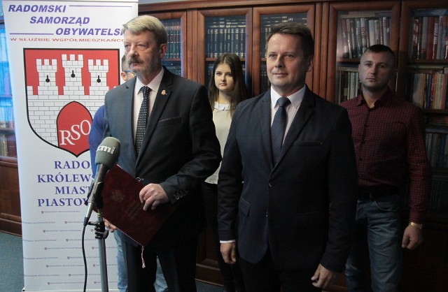 Jarosław Kowalik (z prawej) i Wojciech Bernat przekonywali, że nie będą popierać nikogo przed drugą turą wyborów prezydenckich w Radomiu.