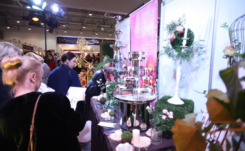 Targi ślubne w hali Expo. Ponad 120 wystawców prezentuje stroje, obrączki i akcesoria ślubne