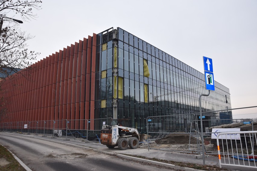 Budowa Centrum Usług Publicznych w Opolu. Trwa m.in....