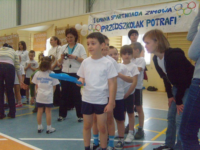 Drużyna z Rzadkwina na chwilę przed startem w konkurencji "wyścig z przyborem"