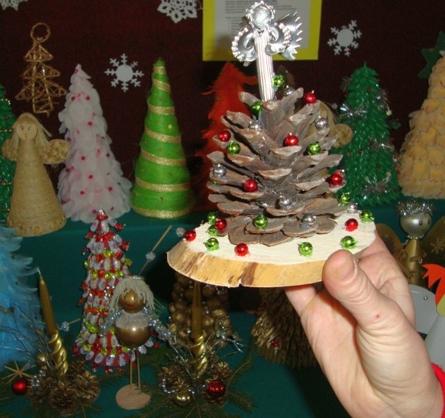 Między innymi takie ozdoby świąteczne sprzedawano w Przedszkolu numer 6 w Sandomierzu. Autorkami ozdób były wszystkie nauczycielki.