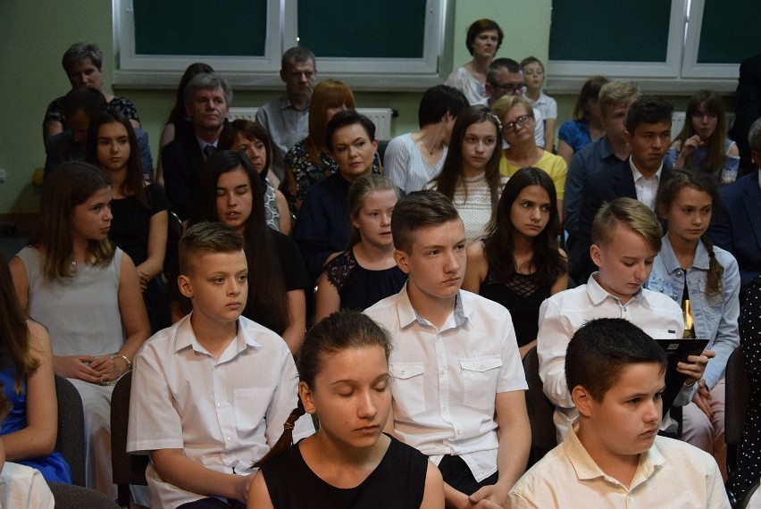 Burmistrz Końskich nagrodził prymusów. W spotkaniu brali udział też ich nauczyciele i rodzice [ZDJĘCIA, FILM]