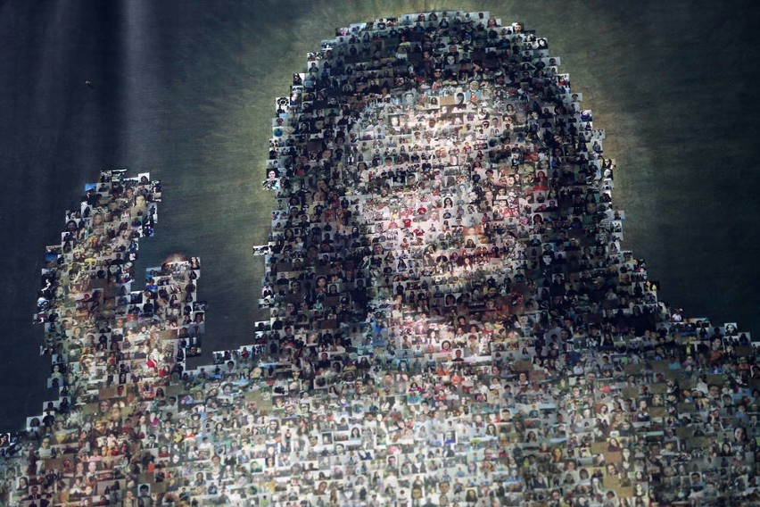 Wizerunek Jezusa Miłosiernego składa się z ponad 15 tys....