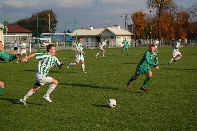 Izolator (biało-zielone pasiaki) znów zwyciężył.