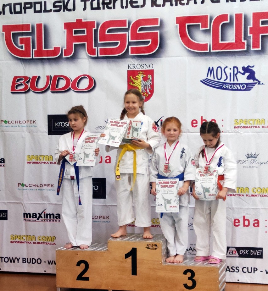 Udany start karateków z Tarnobrzega i Nowej Dęby na Turnieju Karate „Glass Cup” w Krośnie. Zobaczcie zdjęcia laureatów