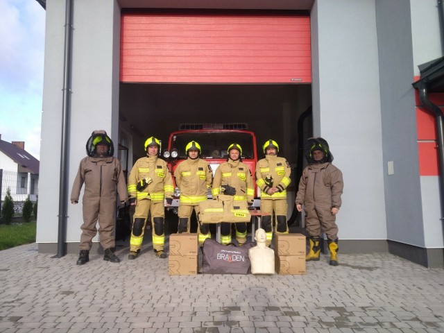 Druhowie z Ninkowa w gminie Borkowice otrzymali sprzęt strażacki.