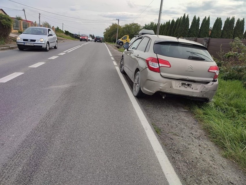 Zderzenie samochodów na drodze wojewódzkiej 794 w...