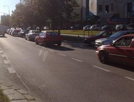 Prace na skrzyżowaniu Zwierzynieckiej i Wiejskiej sprawiły, że korki tworzyły się już na ulicy Legionowej w Białymstoku