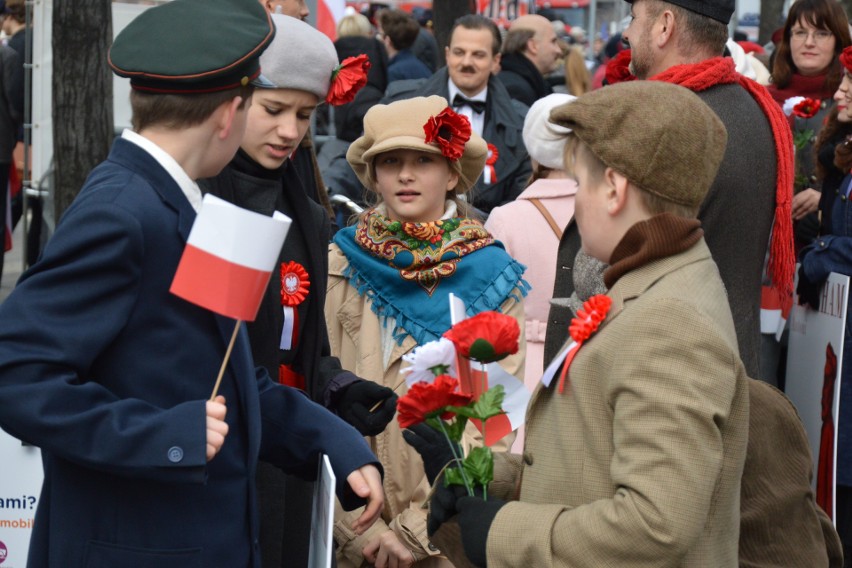 Na czele pochodu tradycyjnie stanął marszałek Józef...