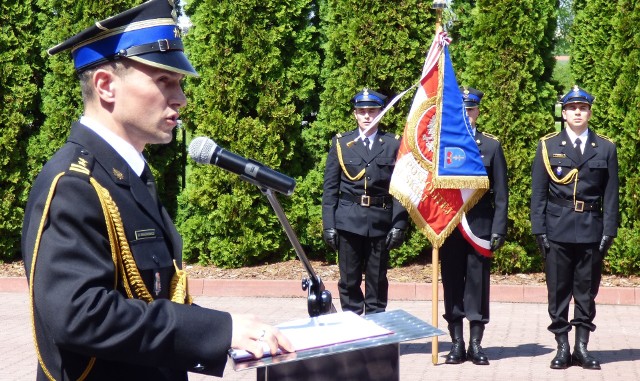 Buski komendant powiatowy Państwowej Straży Pożarnej Artur Brachowicz dokonał otwarcia obchodów Dnia Strażaka 2017... już w stopniu brygadiera.