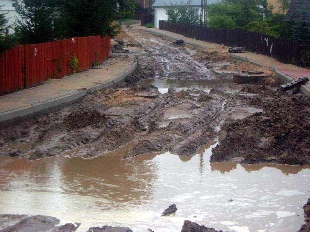 Przez taką ulicę nie da się przejechać