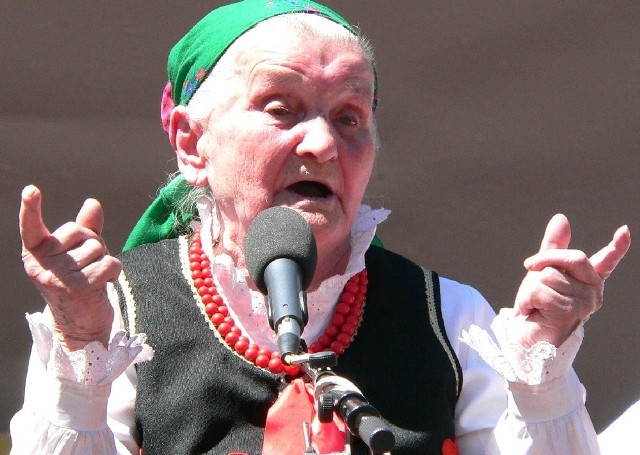 Kiedy stuknie mi "setka" na pewno przyjadę do Buska i zaśpiewam! - obiecała podczas sobotniego koncertu Ewa Kot z Bielin, Pierwsza Dama Świętokrzyskiego Folkloru.