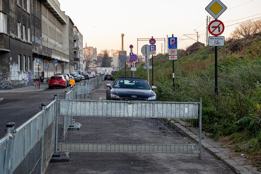 Przy ul. Halickiej rozpoczęły się prace prowadzone przez PKP...