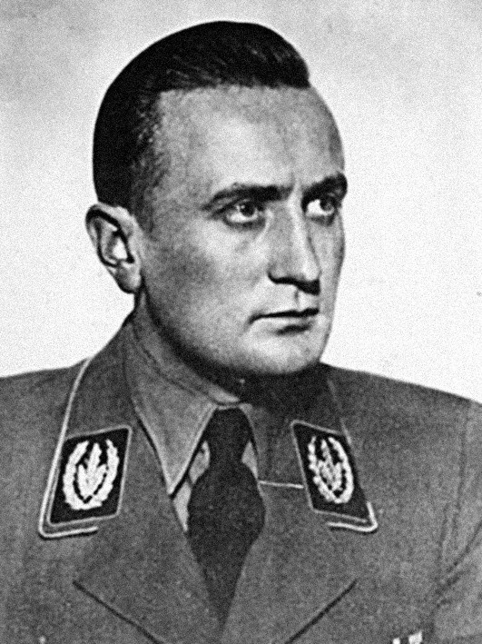 Artur Axmann jako dowódca Hitlerjugend znalazł się w...