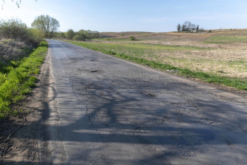 Powiat proszowicki planuje w tym roku wyremontować kilka odcinków dróg, które znajdują się w fatalnym stanie