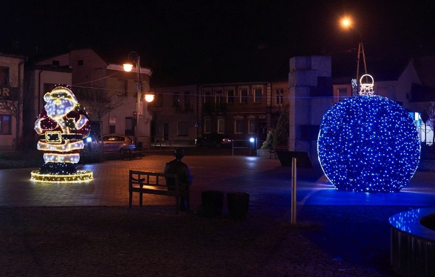 Kolorowo i świątecznie jest na Placu Kolberga w Przysusze....