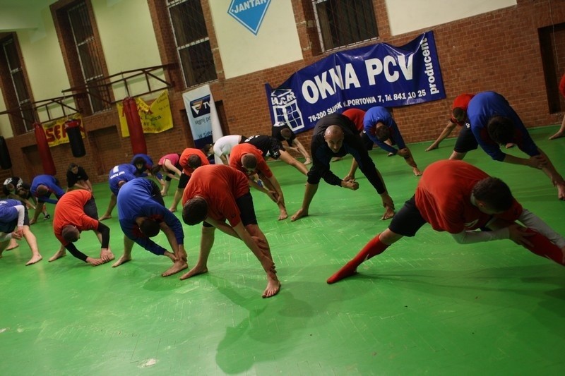 Pilkarze Gryfa Slupsk na treningu Muay Thai