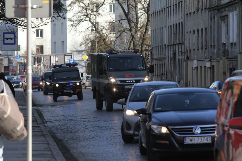 Alarm bombowy przy Tęczowej. Ewakuacja i zamknięta ulica