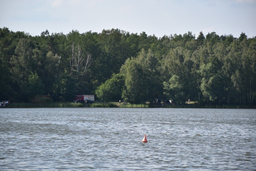 Tragedia nad zalewem w Szałem. 26-latek utonął w jeziorze Pokrzywnickim