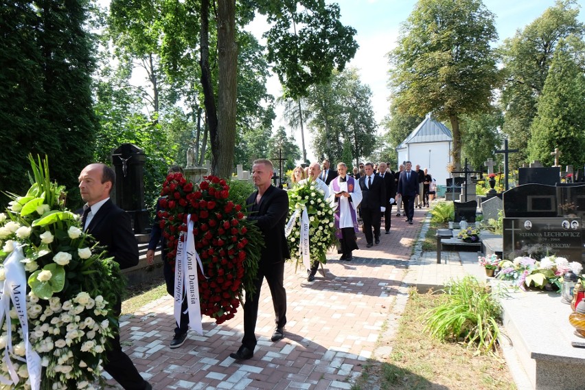 Pogrzeb Jarosława Dziemiana na cmentarzu farnym w...