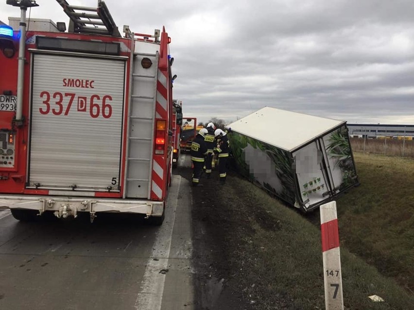 Wypadek na A4. Zderzenie ciężarówki z autem dostawczym